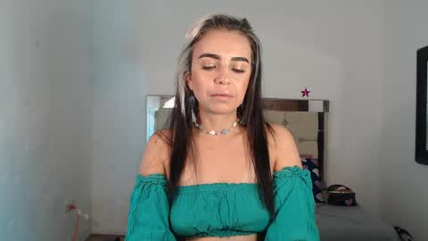 julieta__fox_ online show from February 19, 2025, 3:06 am