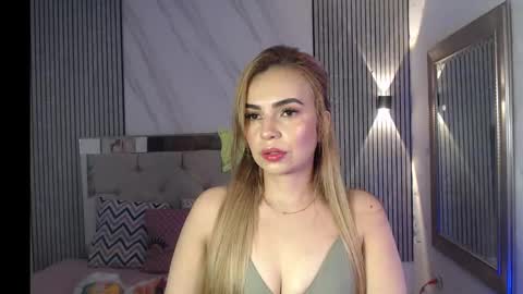 julieta__fox_ online show from October 19, 2025, 2:01 am