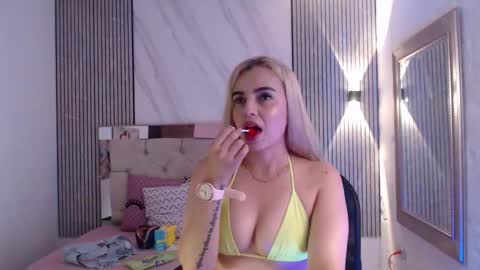 julieta__fox_ online show from February 20, 2026, 2:30 am
