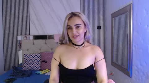 julieta__fox_ online show from April 21, 2026, 2:15 am