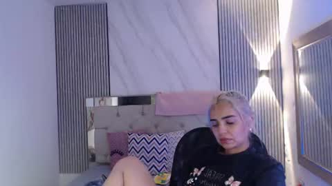 Snapshot of julieta__fox_ chatting on July 10, 2026, 3:55 am julieta__fox_ online show from July 10, 2026, 3:55 am