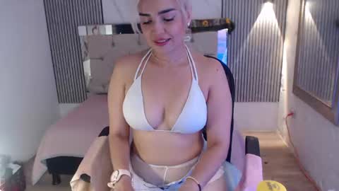 Snapshot of julieta__fox_ chatting on July 14, 2026, 8:14 pm julieta__fox_ online show from July 14, 2026, 8:14 pm