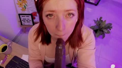 Snapshot of julieta_alves chatting on July 17, 2026, 10:33 am July online show from July 17, 2026, 10:33 am