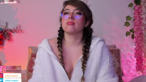 Juli  online show from February 7, 2025, 4:37 am