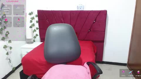 julieta_curvy69 online show from September 19, 2025, 12:17 pm