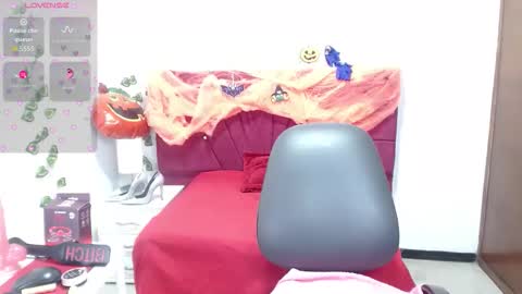 julieta_curvy69 online show from October 7, 2025, 12:02 pm