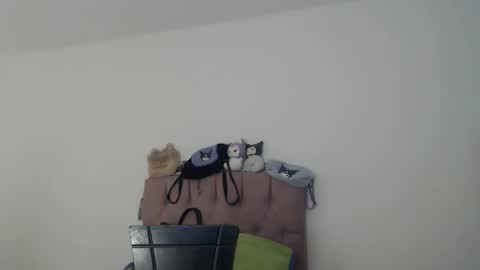 Snapshot of julieta_de_los_angeles chatting on April 1, 2026, 11:13 pm Julieta online show from April 1, 2026, 11:13 pm