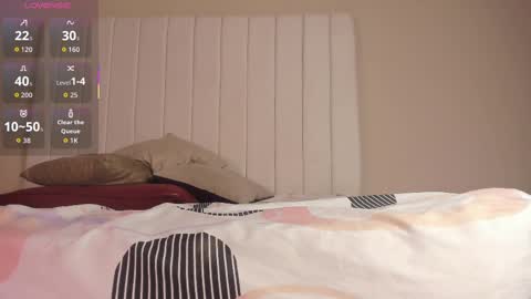 Julieta  IG juietaflower06 online show from September 12, 2025, 1:22 pm