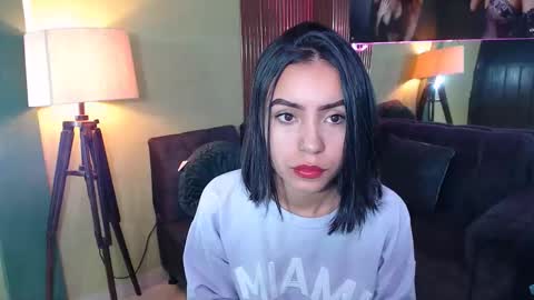 julieta_fn online show from December 4, 2025, 2:48 pm