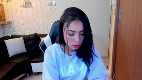 julieta_fn online show from April 20, 2026, 2:53 pm