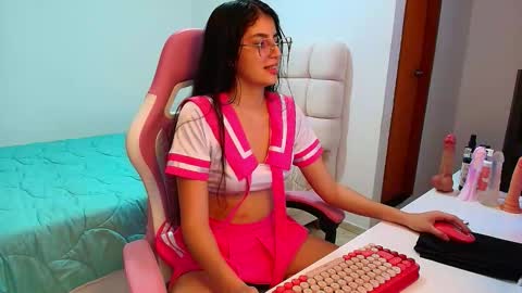 Snapshot of julieta_rose19 chatting on November 12, 2025, 1:50 am julieta_rose19 online show from November 12, 2025, 1:50 am
