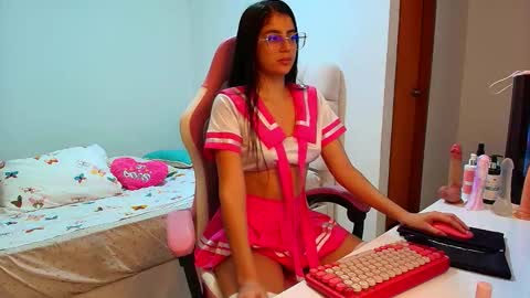 Snapshot of julieta_rose19 chatting on November 21, 2025, 2:32 am julieta_rose19 online show from November 21, 2025, 2:32 am