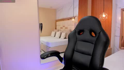     online show from January 5, 2026, 10:13 pm