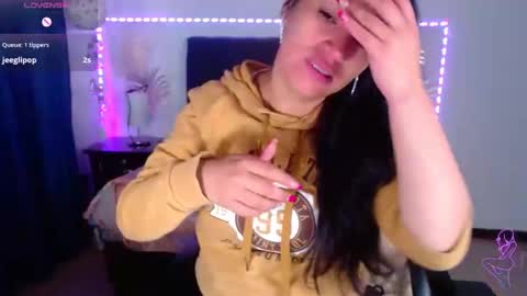 julietacollins06 online show from February 11, 2025, 1:20 pm