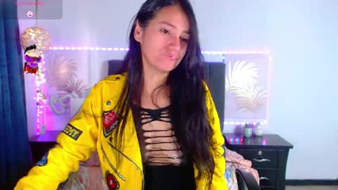 julietacollins06 online show from February 18, 2025, 2:06 pm