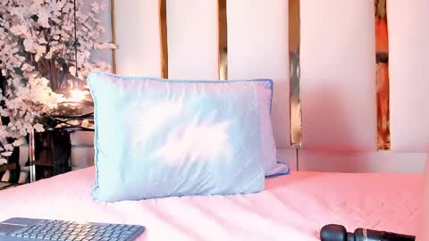 Julieta jackson  online show from April 21, 2026, 10:45 pm