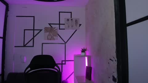 julietakane online show from September 12, 2025, 4:01 am