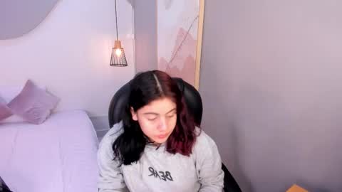 Julieth  online show from December 1, 2025, 7:41 pm