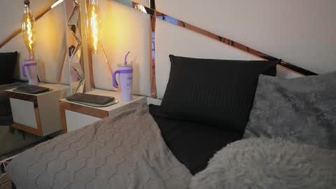 julieth_rojas online show from April 15, 2026, 4:30 am