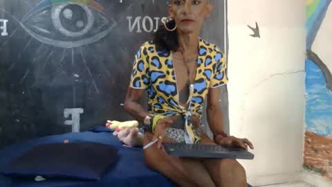 Julieth Wolf online show from February 5, 2025, 5:09 pm