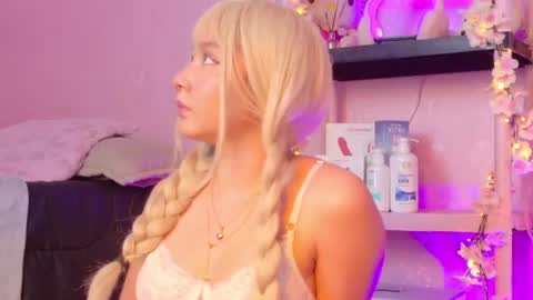 Julieth online show from June 24, 2026, 9:58 pm