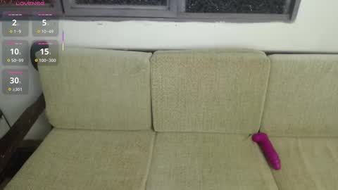 juliethserna online show from November 21, 2025, 4:55 am