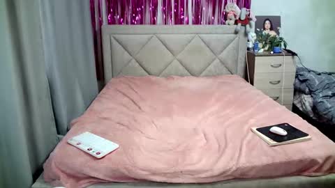 Snapshot of julietkalen chatting on March 9, 2025, 9:35 am Julietkitty online show from March 9, 2025, 9:35 am