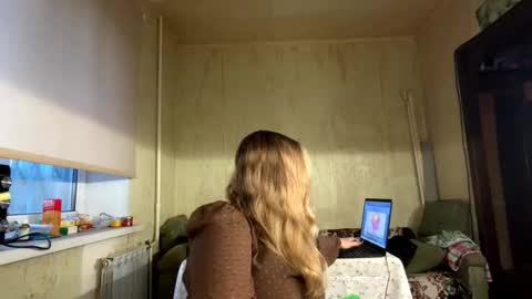 Mia online show from October 18, 2025, 2:18 pm