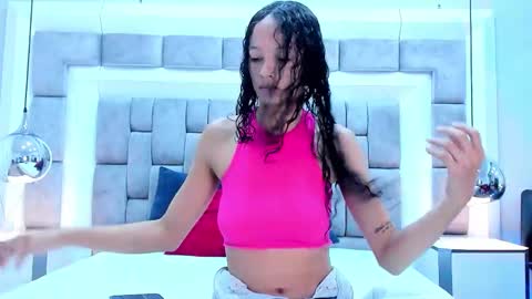 Hi guys It is a pleasure to have you here I am Julieta  online show from September 22, 2025, 11:56 am