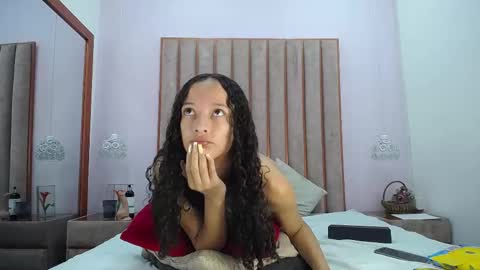 Hi guys It is a pleasure to have you here I am Julieta  online show from October 27, 2025, 1:04 pm