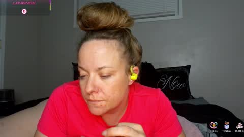 Juli Monroe online show from December 17, 2025, 3:12 am