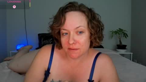 Snapshot of julimonroe chatting on April 27, 2026, 3:04 am Juli Monroe online show from April 27, 2026, 3:04 am
