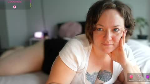 Snapshot of julimonroe chatting on May 6, 2026, 2:55 pm Juli Monroe online show from May 6, 2026, 2:55 pm