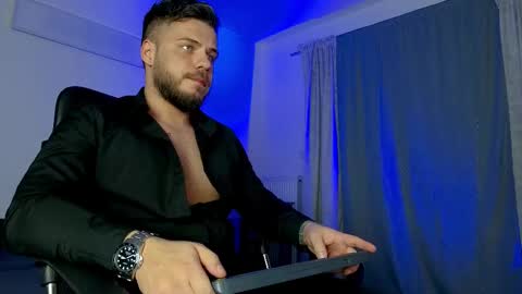 JULiUS   online show from February 12, 2025, 8:29 pm