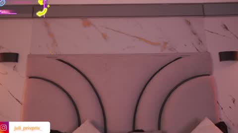 jullianapriv_ online show from April 1, 2026, 2:36 pm