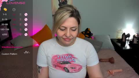 Jully online show from February 26, 2025, 3:19 pm