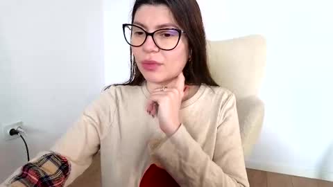 Jully online show from February 16, 2025, 10:10 am