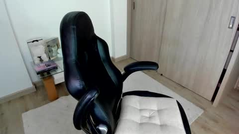 july_correa online show from October 3, 2025, 11:35 pm