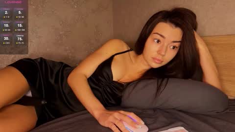 Hloya online show from September 19, 2025, 2:40 pm