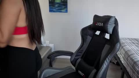 julyclb online show from January 15, 2026, 3:16 pm