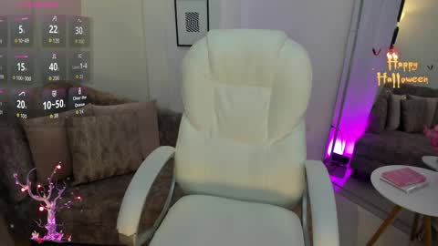 July Adams online show from October 20, 2025, 7:20 am