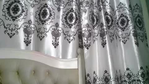 queen online show from April 21, 2026, 6:44 pm