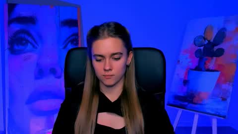 junewoods online show from December 5, 2025, 1:31 pm