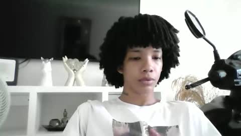 junior_thegoldenboy online show from May 17, 2026, 4:14 pm