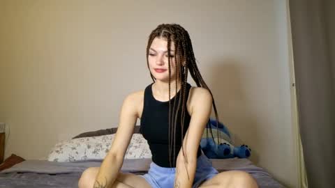 Ashley online show from December 5, 2025, 9:18 am