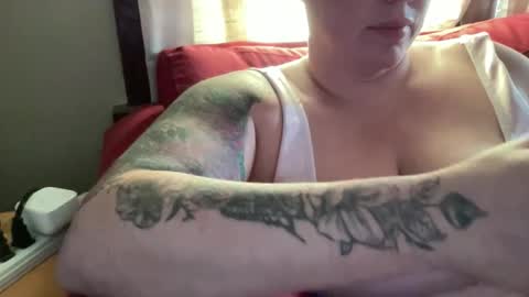 Flirty influncer online show from October 17, 2025, 1:25 pm