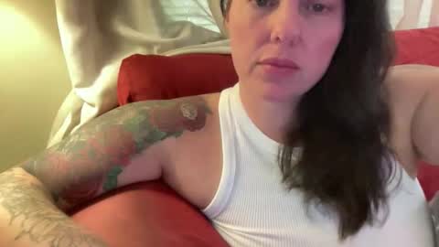 Flirty influncer online show from December 3, 2025, 2:48 pm