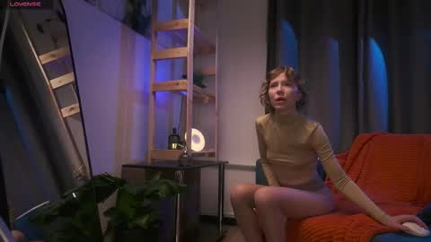 Caroline but call me Carrie online show from December 5, 2025, 11:30 am