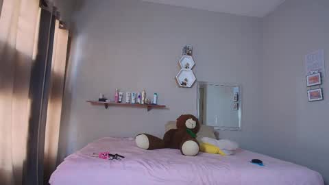 Snapshot of just_isa chatting on May 29, 2026, 8:29 pm Isa y Luci online show from May 29, 2026, 8:29 pm