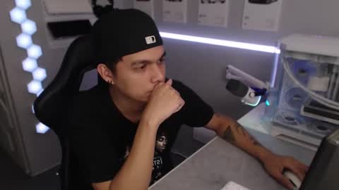 Rhys online show from November 21, 2025, 12:15 pm